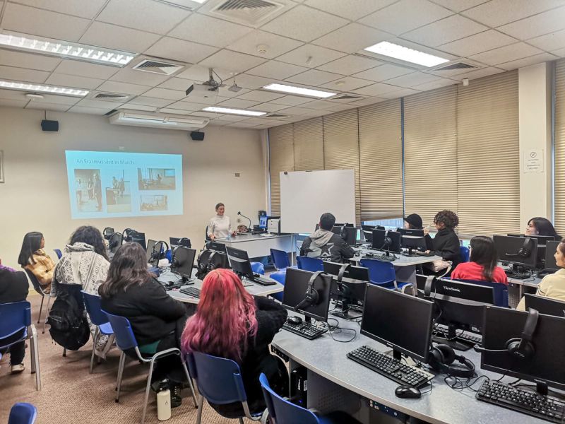 Dr Malgorzata Kul teaching phonetics at UC Chile in 2024